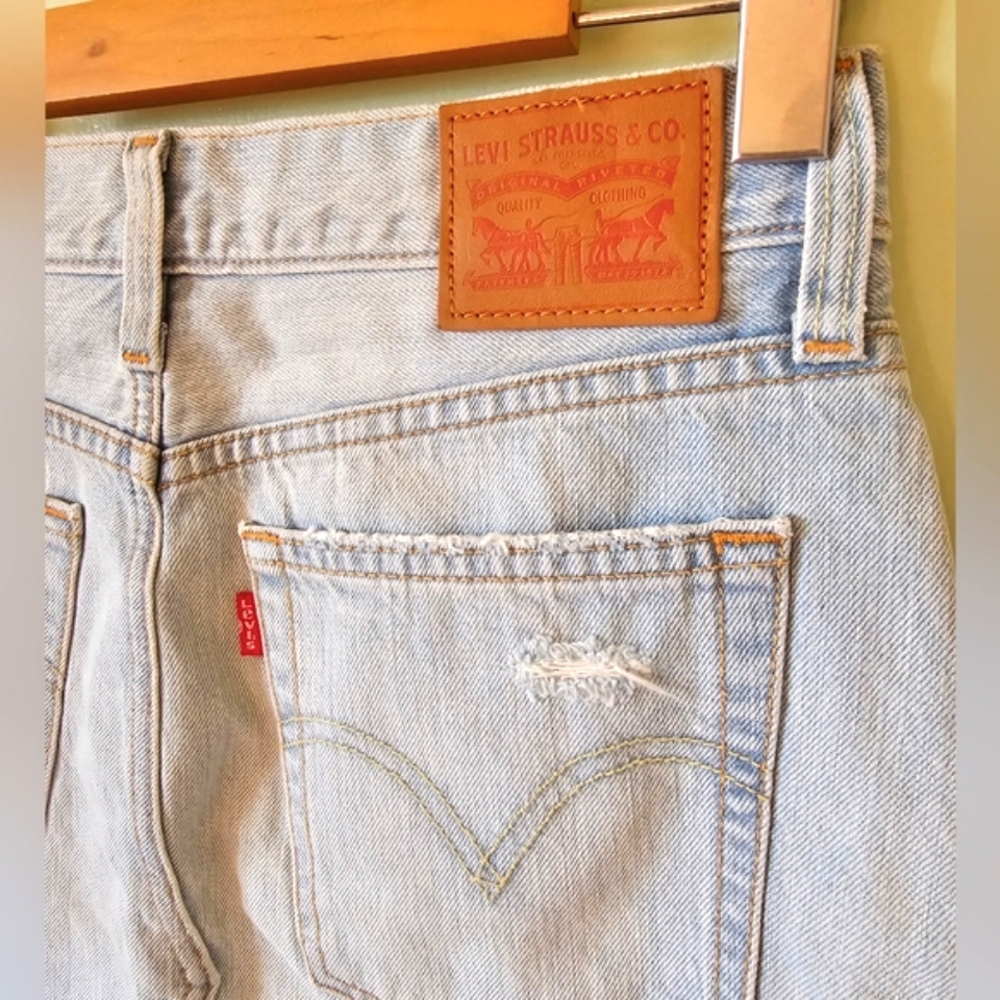 Levis Deconstructed light blue wash denim miniskirt with red stitching - Picture 7 of 9